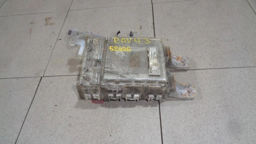 Блок предохранителей Toyota RAV4 A30