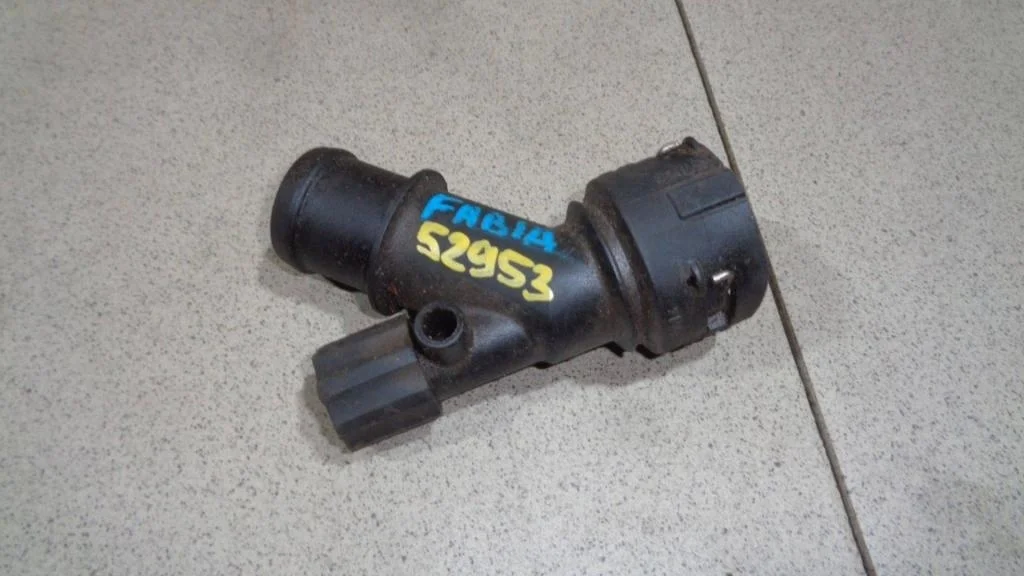 Фланец-тройник Skoda Fabia 1 2005 6Y