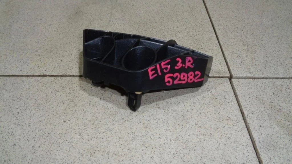 Кронштейн заднего бампера правый Toyota Corolla E150