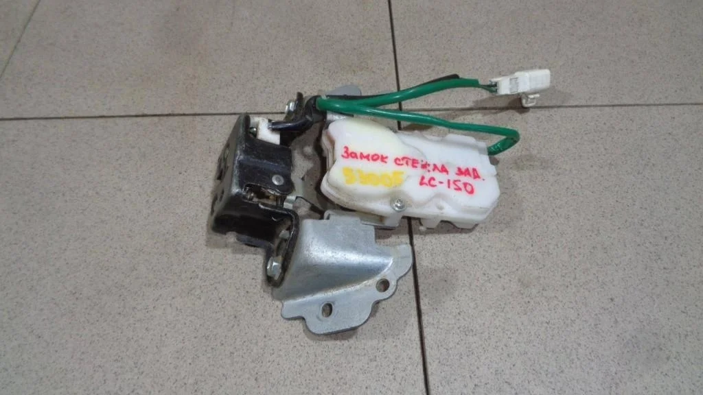 Замок стекла багажника Toyota Land Cruiser Prado J150