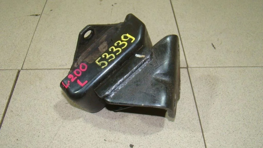Опора двигателя Mitsubishi L200 2008 KA, KB
