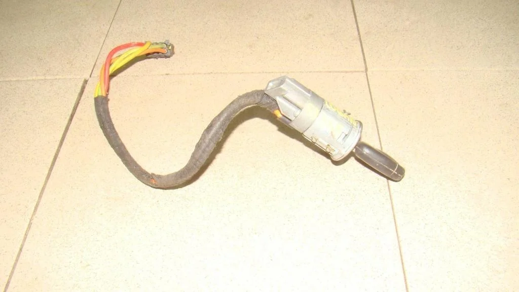 Замок зажигания Renault Logan 1 L90