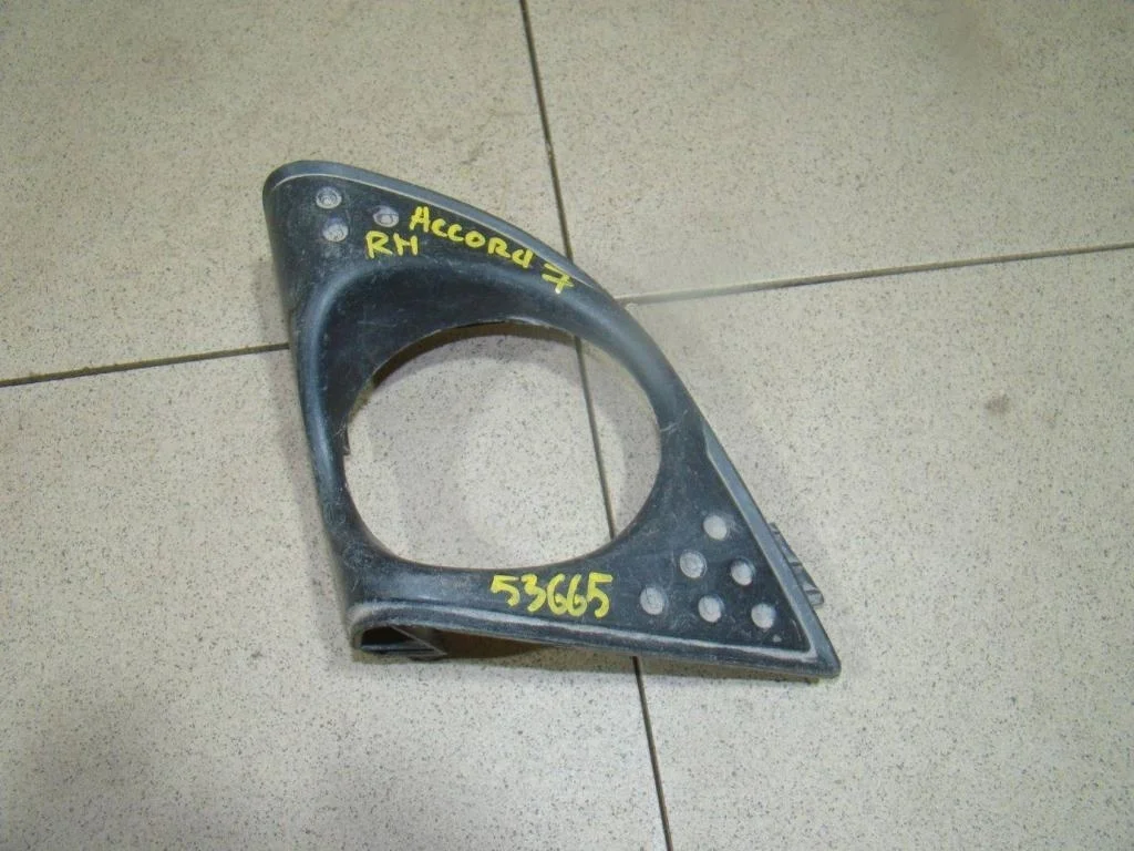 Рамка противотуманой фары правой Honda Accord 8 CR