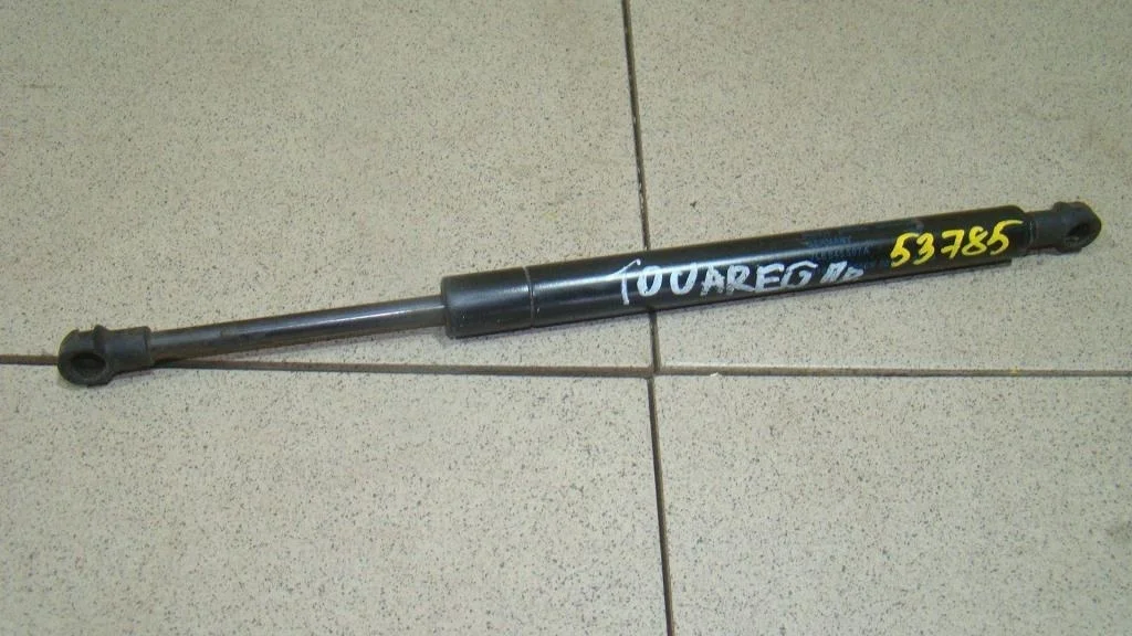 Амортизатор стекла багажника Volkswagen Touareg 1 GP