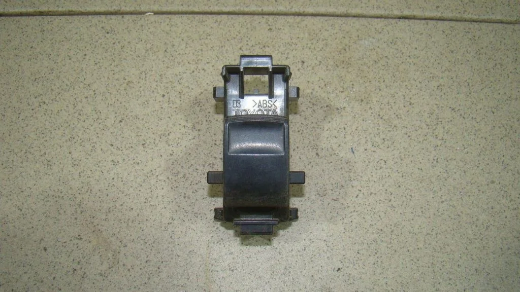 Кнопка стеклоподъемника Toyota Camry XV40