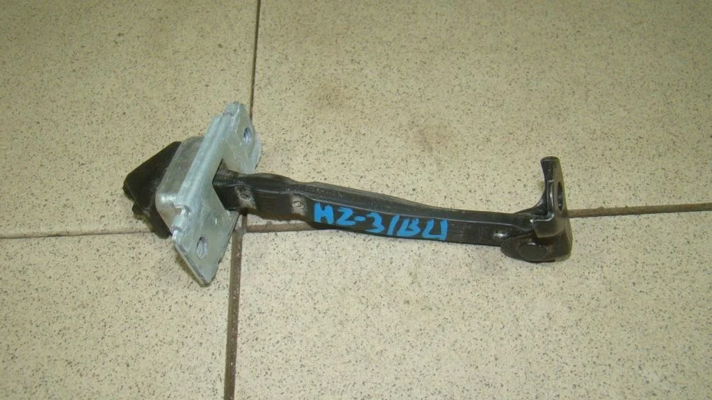 Ограничитель двери Mazda 3 BL