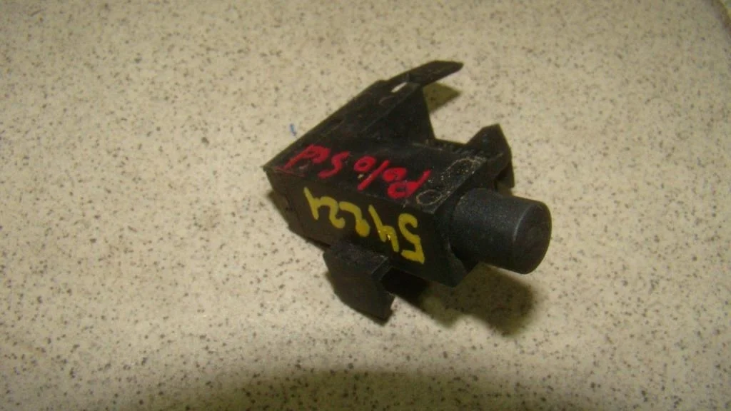 Выключатель концевой Volkswagen Polo 5