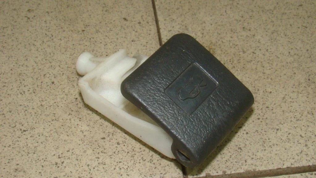 Ручка открывания капота Toyota Corolla E150