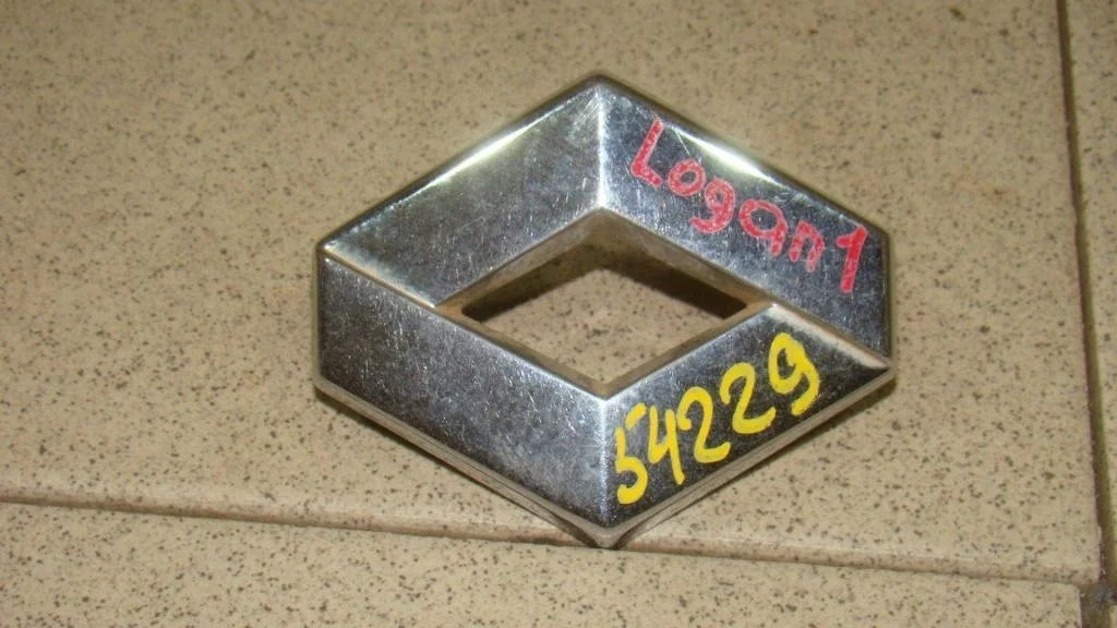 Эмблема Renault Logan 1 L90