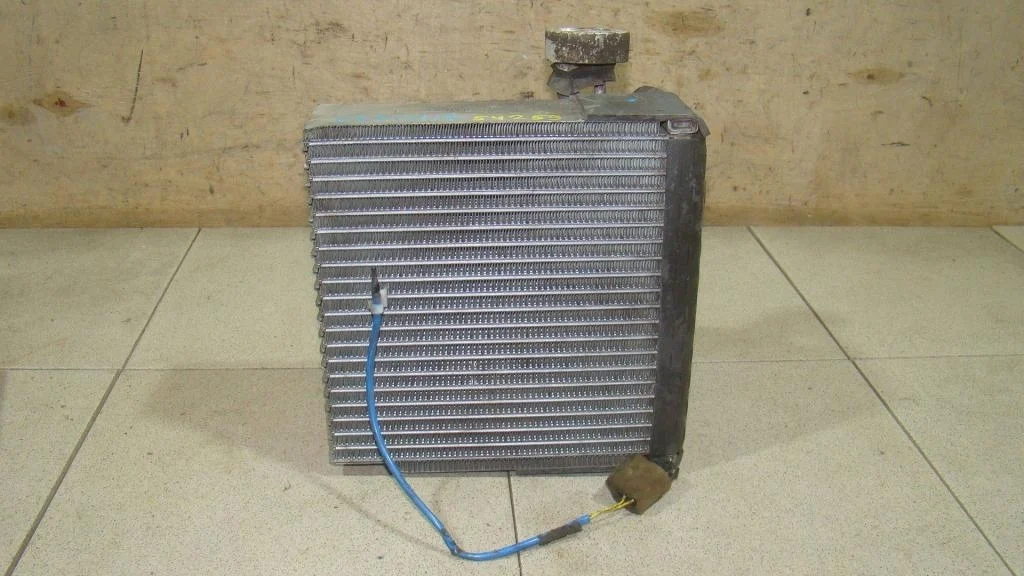 Испаритель кондиционера Mitsubishi Carisma DA