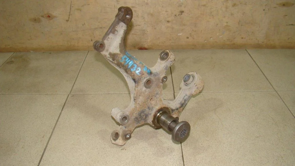 Кулак поворотный задний правый Volkswagen Golf Plus 2011