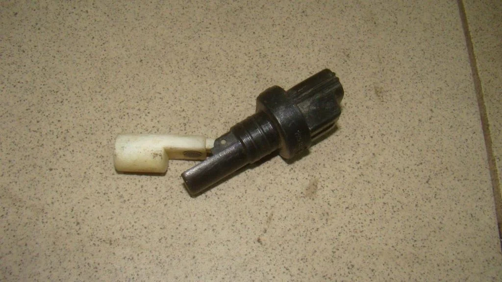 Датчик уровня бачок омывателя Ford S-MAX 2007 1