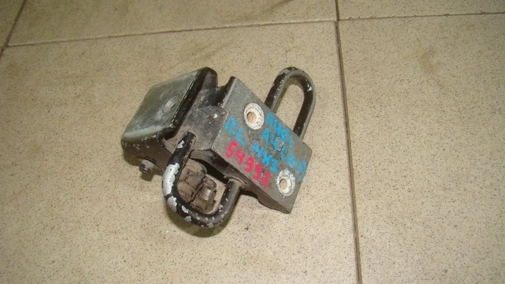 Петля двери передней левой нижняя Audi A4 B7