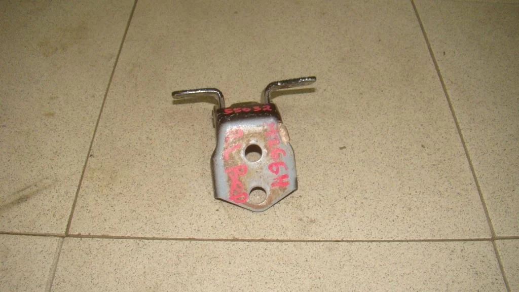 Петля двери передней левой верхняя Mazda 6 GH