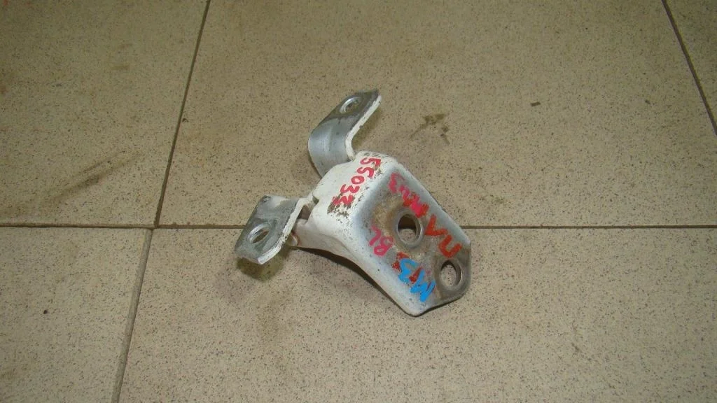 Петля двери передней Mazda 3 BL