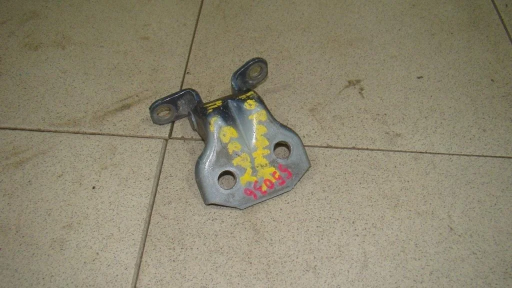 Петля двери передней Subaru Forester S12, SH