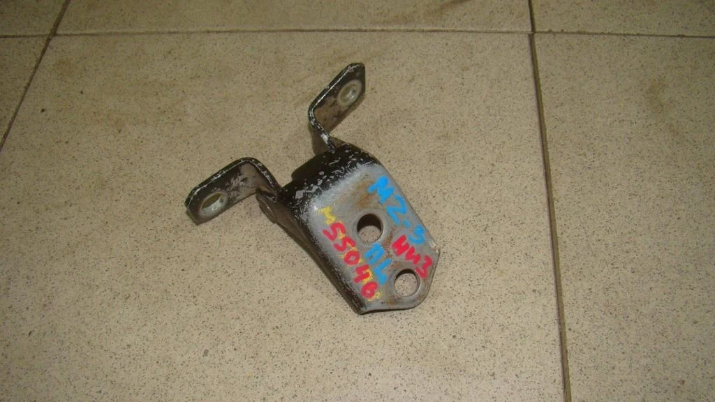 Петля двери передней Mazda 3 BK