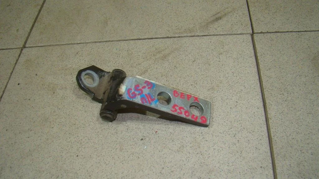 Петля двери передней левой верхняя Lexus GS350 S190