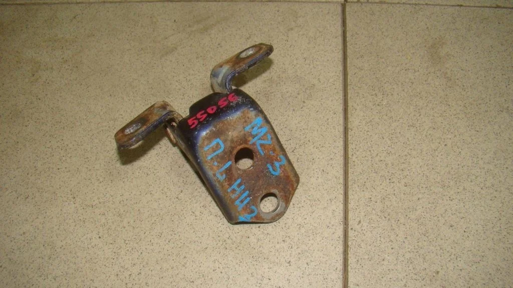 Петля двери передней Mazda 3 BK