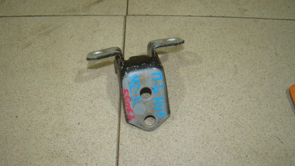 Петля двери передней Mazda 3 BK