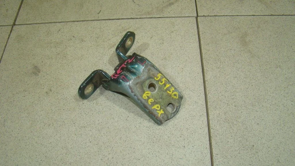 Петля двери передней левой верхняя Hyundai Getz TB