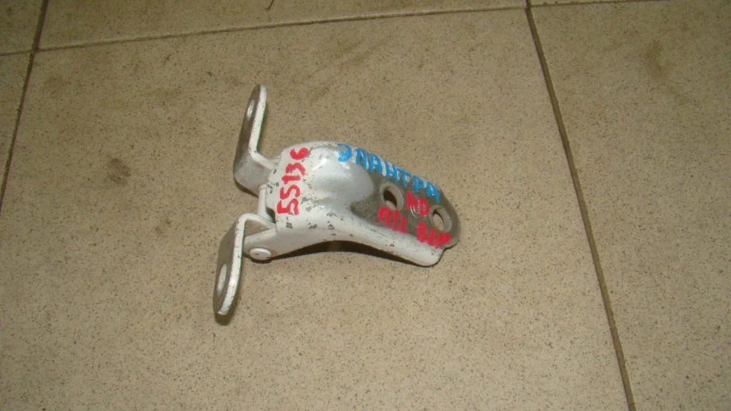 Петля двери передней левой верхняя Hyundai Elantra HD