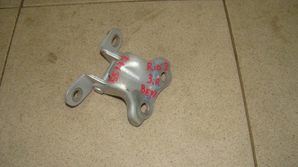 Петля двери задней правой верхняя Kia RIO 3 UB, QB