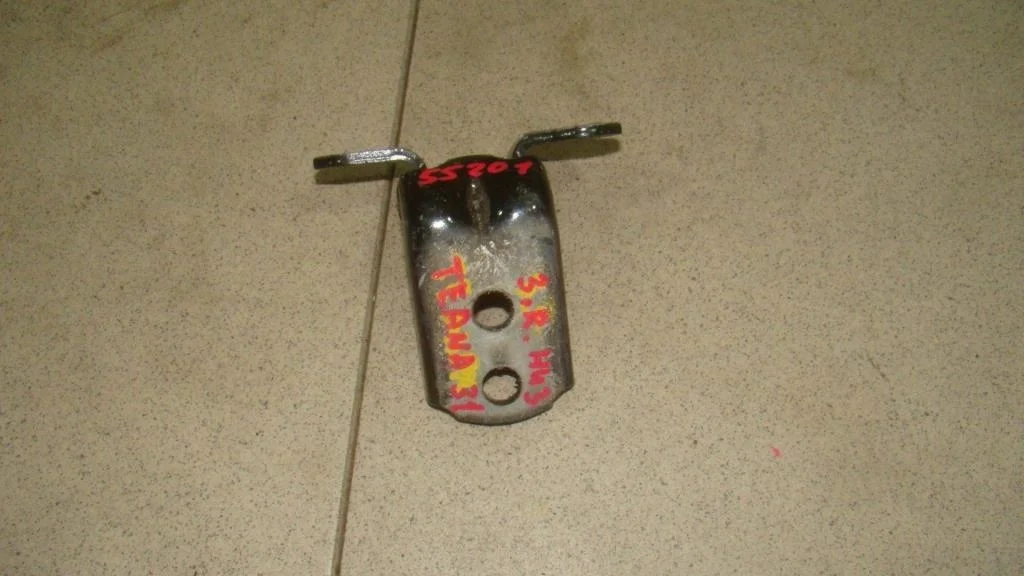 Петля двери задней правой нижняя Nissan Teana J32