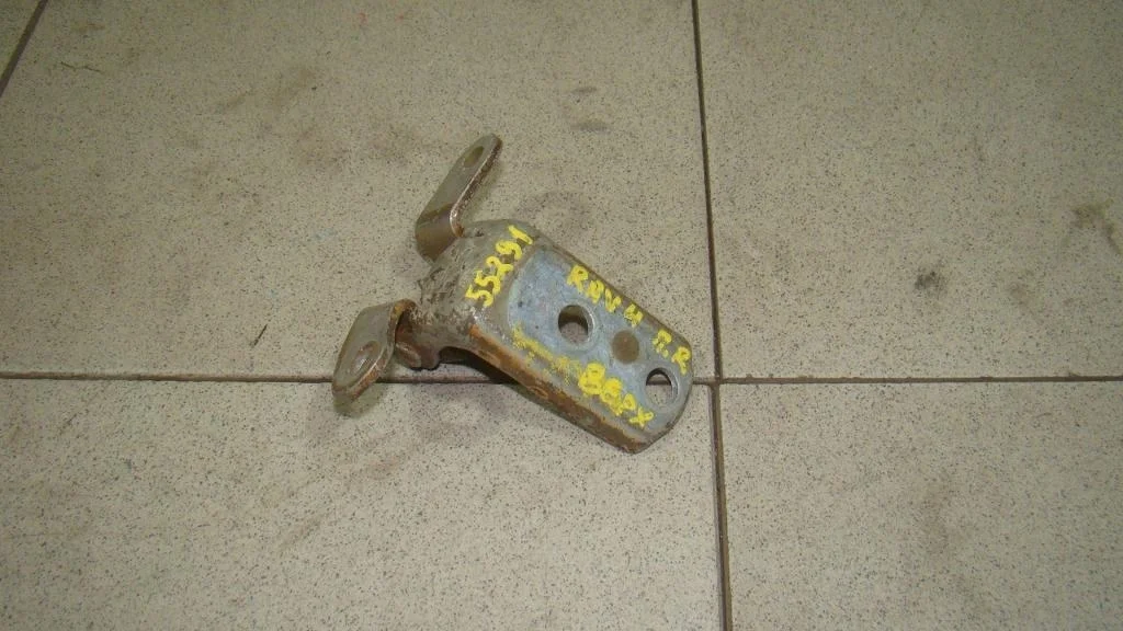 Петля двери передней правой верхняя Toyota RAV4 A30