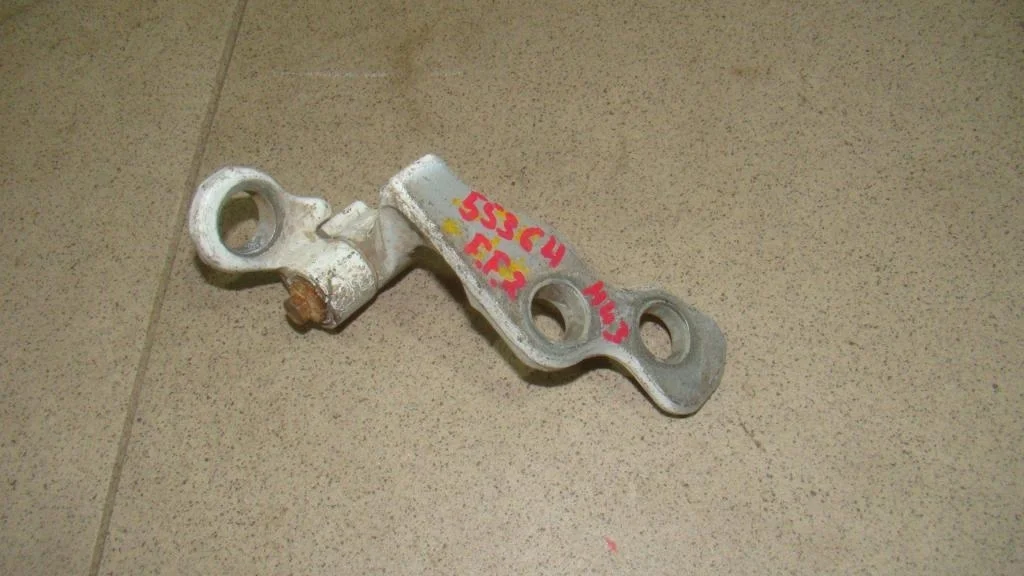 Петля двери передней правой нижняя Ford Focus 2