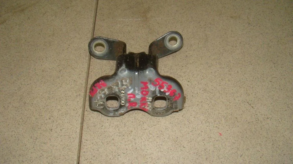 Петля двери передней правой верхняя Opel Mokka