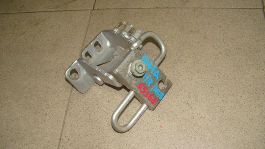 Петля двери передней правой нижняя Volkswagen Jetta 2009 A5