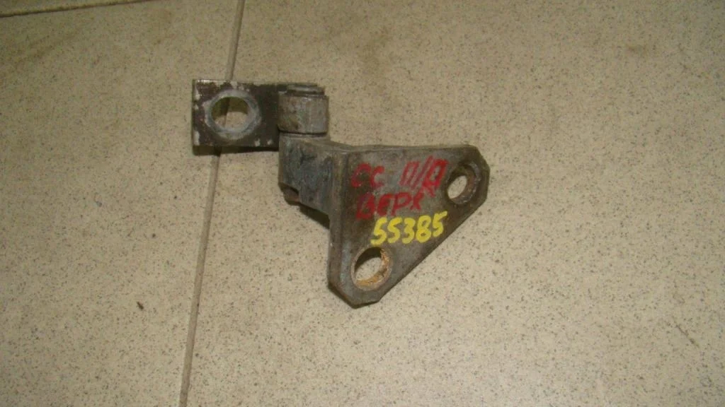 Петля двери передней правой верхняя Volkswagen Passat CC 2012