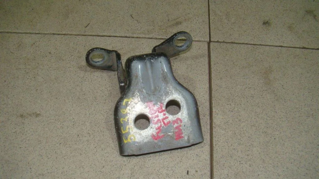 Петля двери передней правой нижняя Ford Fusion CBK