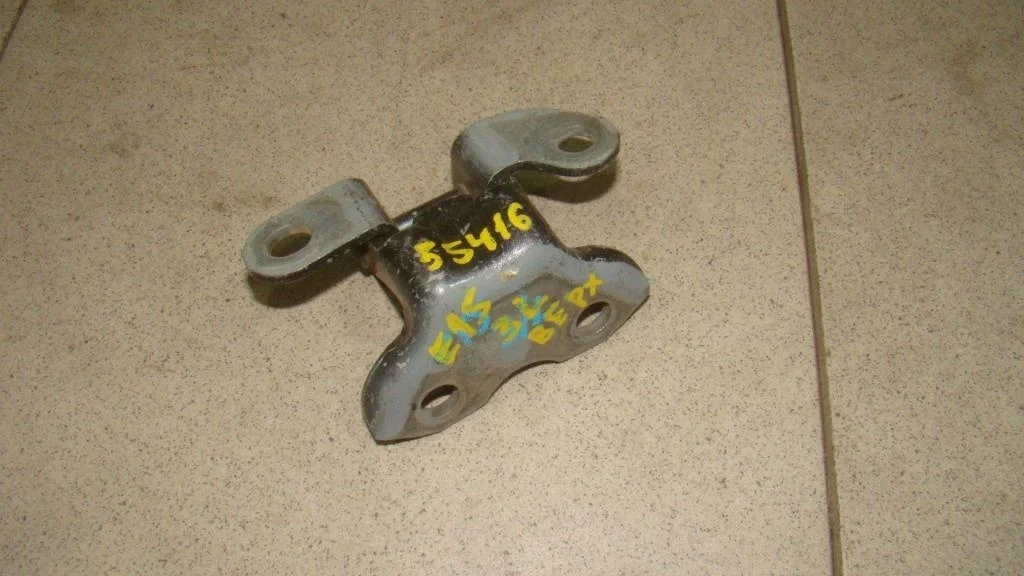 Петля двери задней левой верхняя Toyota Corolla E150