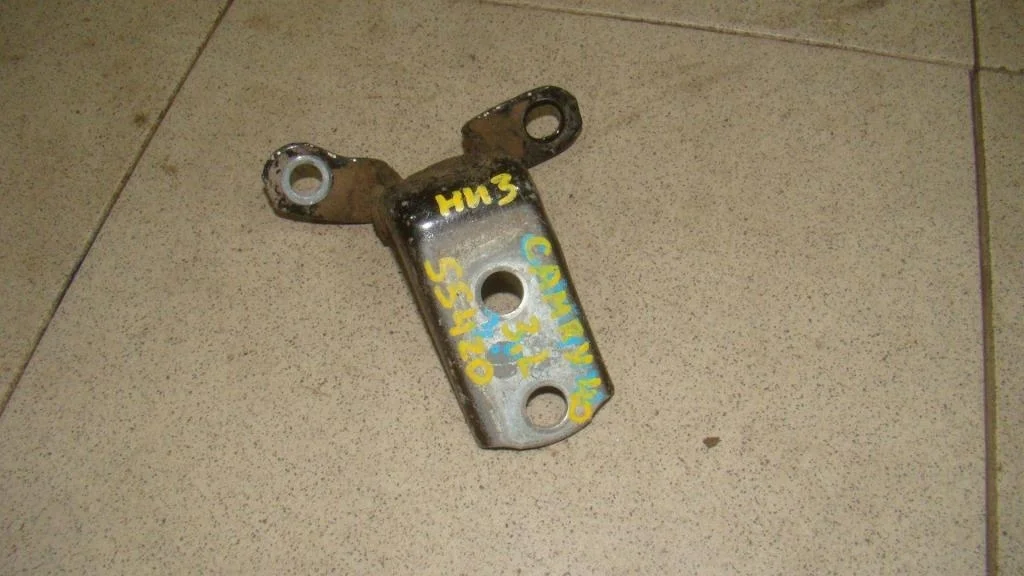 Петля двери задней левой нижняя Toyota Camry XV40