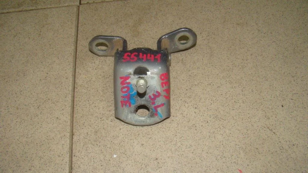 Петля двери задней левой верхняя Nissan Note E11