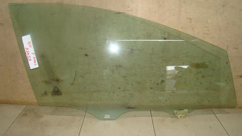 Стекло двери передней правой Kia Ceed 2 JD