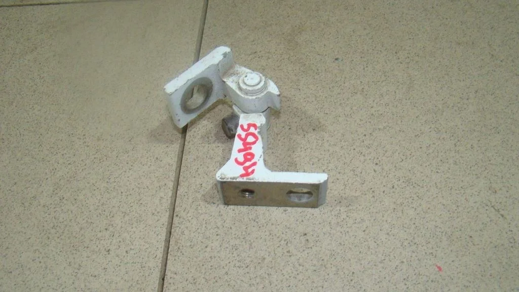 Петля двери Skoda Rapid 1