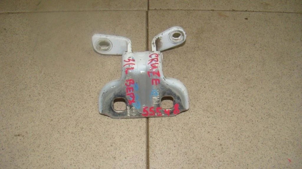 Петля двери задней левой верхняя Chevrolet Cruze J300