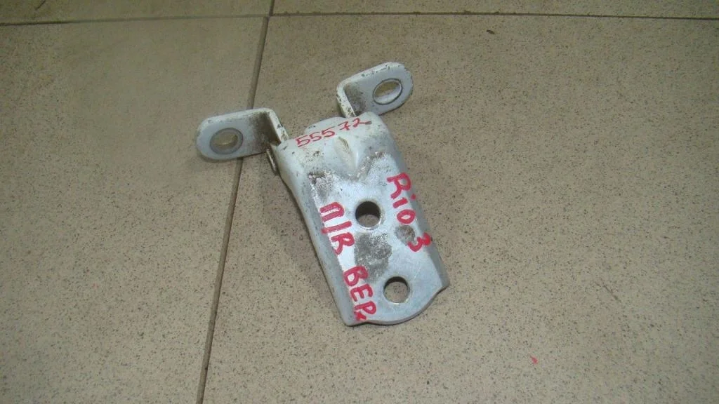 Петля двери передней правой верхняя Kia RIO 3 UB, QB