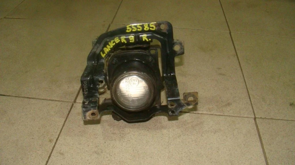 Фара противотуманная правая Mitsubishi Lancer 9 CS