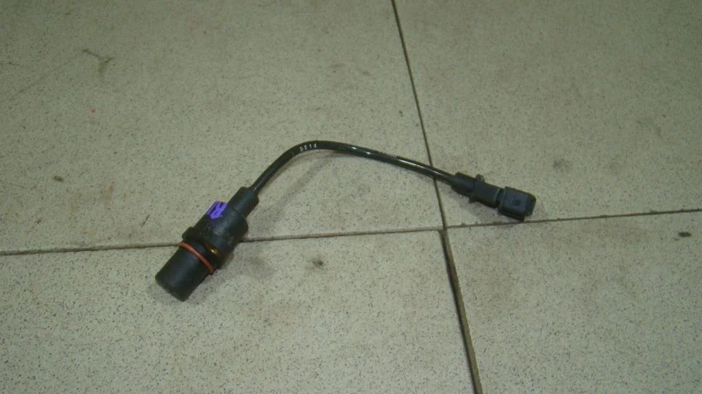 Датчик положения коленвала Kia RIO 2 JB