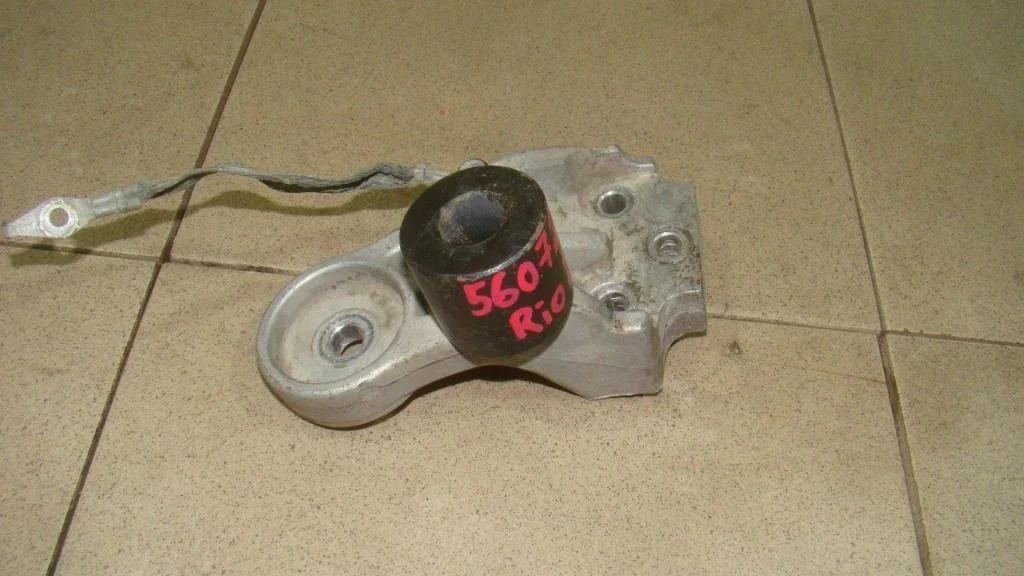 Кронштейн двигателя правый Kia RIO 2 JB