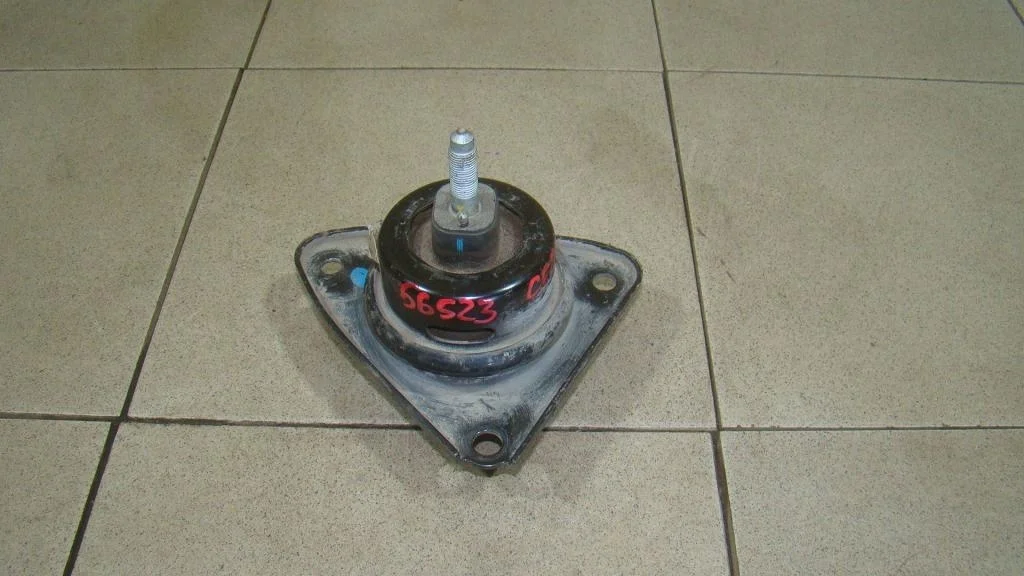 Опора двигателя правая Kia Ceed 1