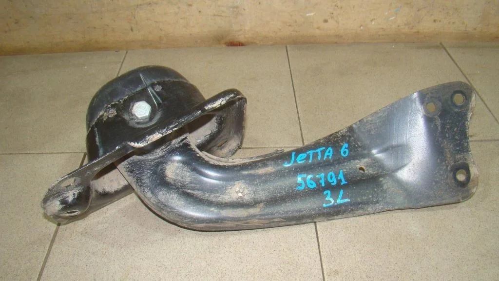 Рычаг задний продольный левый Volkswagen Jetta 2013 A6