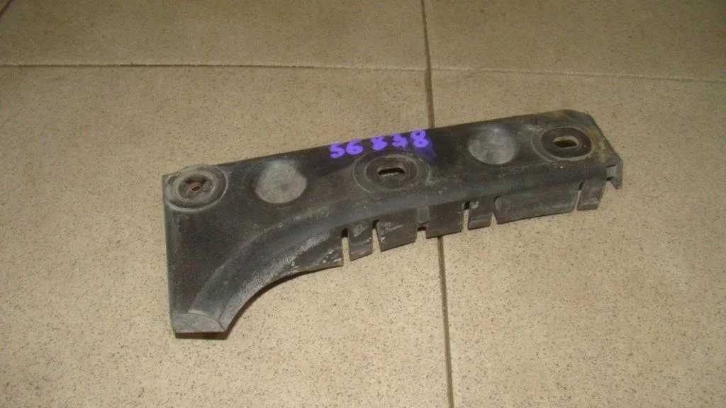 Кронштейн заднего бампера левый Audi A6 C5