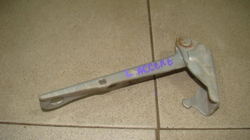 Петля капота левая Hyundai Accent LC