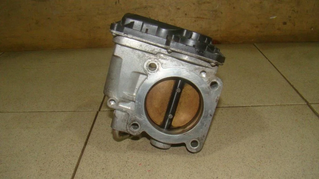 Заслонка дроссельная электрическая Toyota Hiace H200