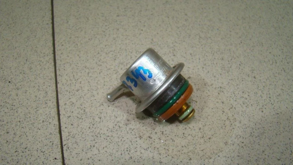 Регулятор давления топлива Audi A6 C5